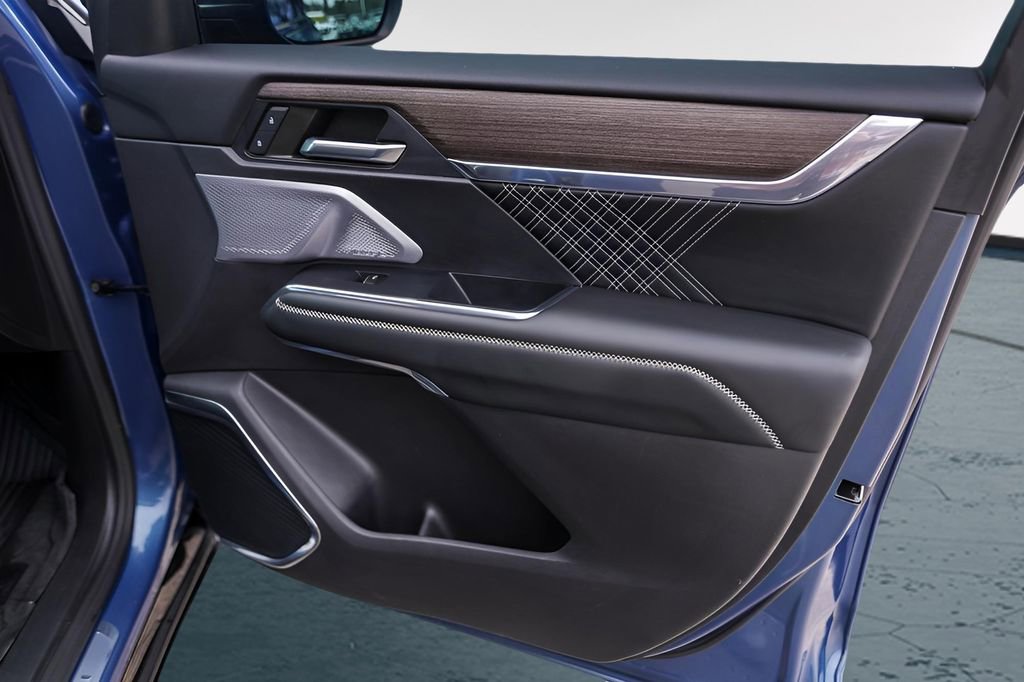 Used 2024 GMC Acadia Denali w/ Super Cruise Package image 31