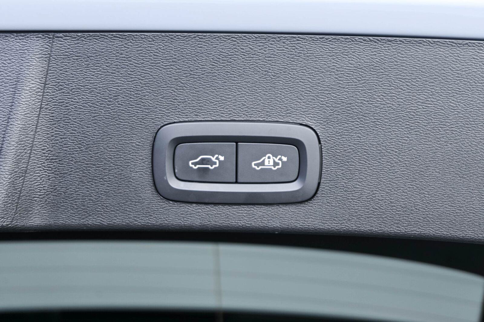 Certified 2026 Volvo XC40 B5 Plus AWD/4WD image 31