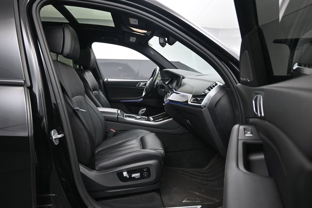 Used 2020 BMW X5 M50i AWD/4WD image 28