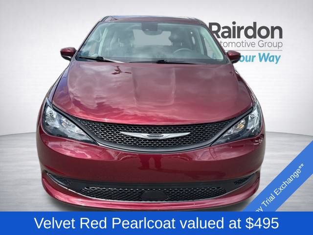 Used 2023 Chrysler Voyager LX FWD image 2
