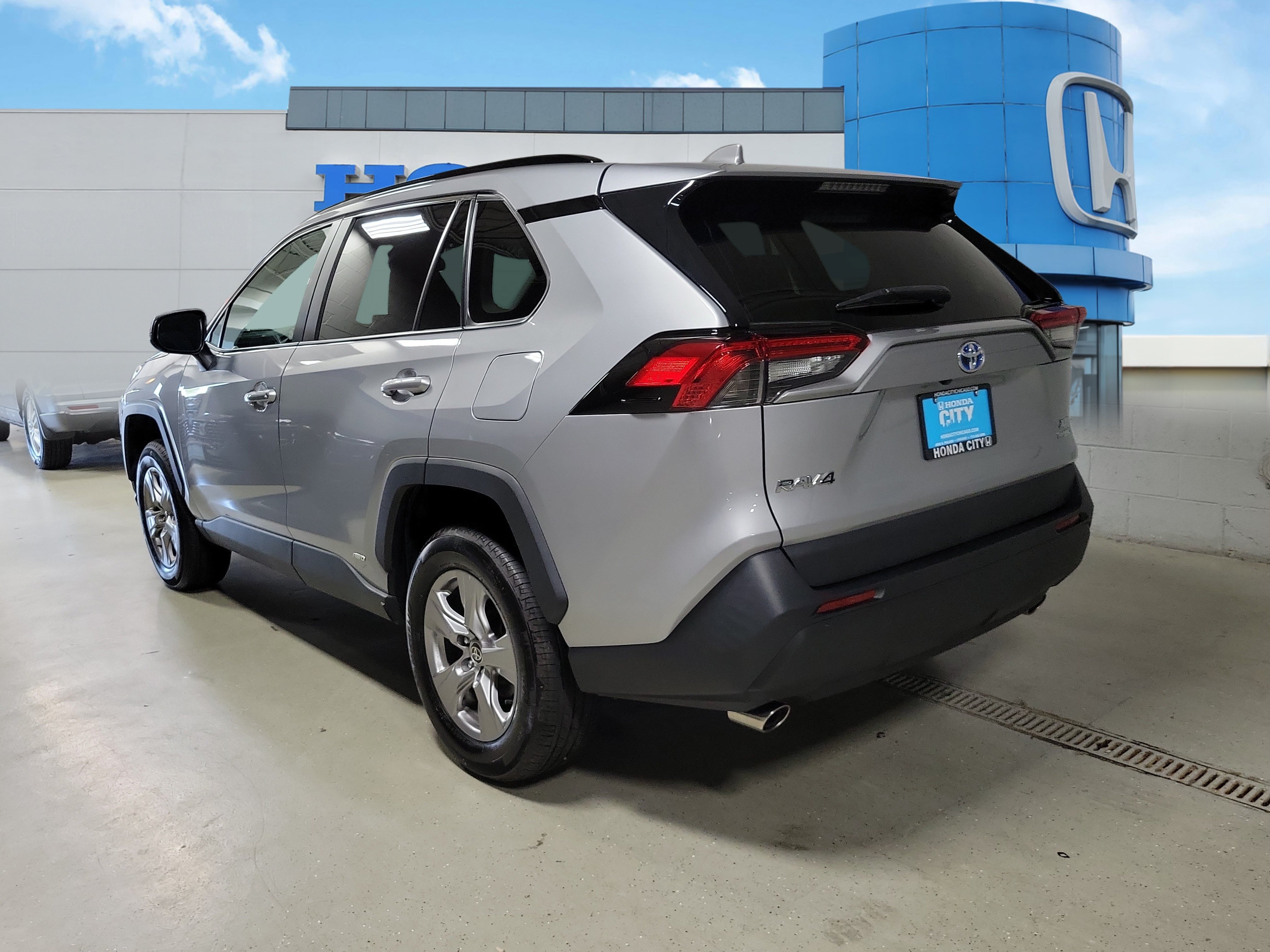 Used 2023 Toyota RAV4 XLE w/ XLE Grade Weather Package AWD/4WD image 4