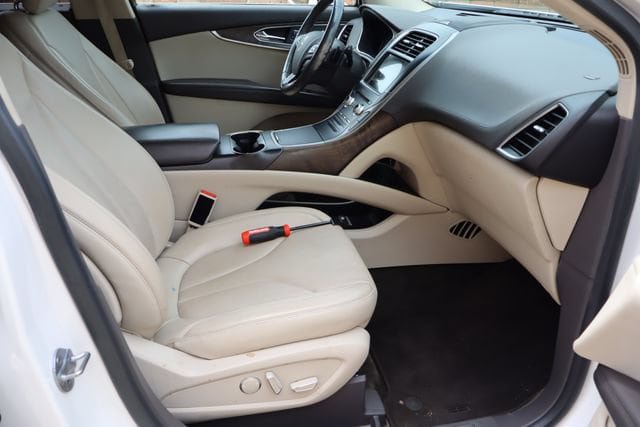 Used 2016 Lincoln MKX Reserve w/ Climate Package FWD image 17