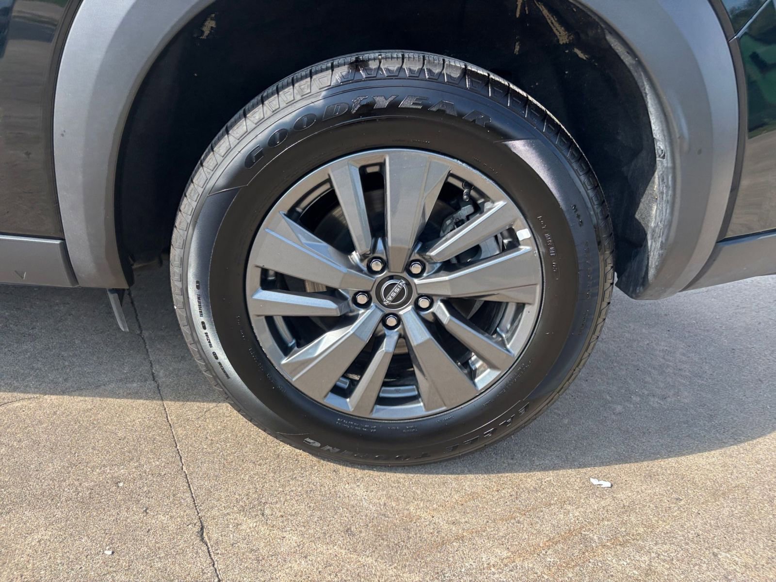 Used 2025 Nissan Pathfinder SV FWD image 33