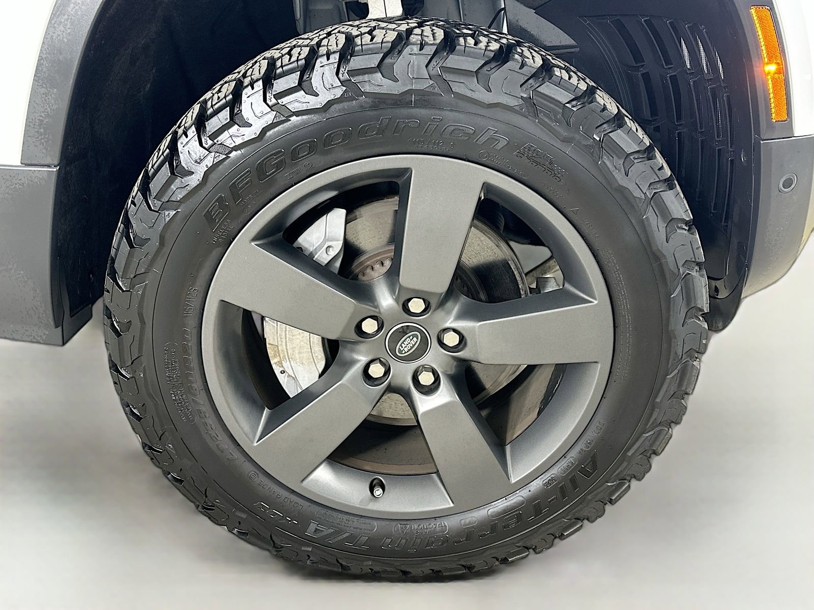 Used 2025 Land Rover Defender 110 S AWD/4WD image 10