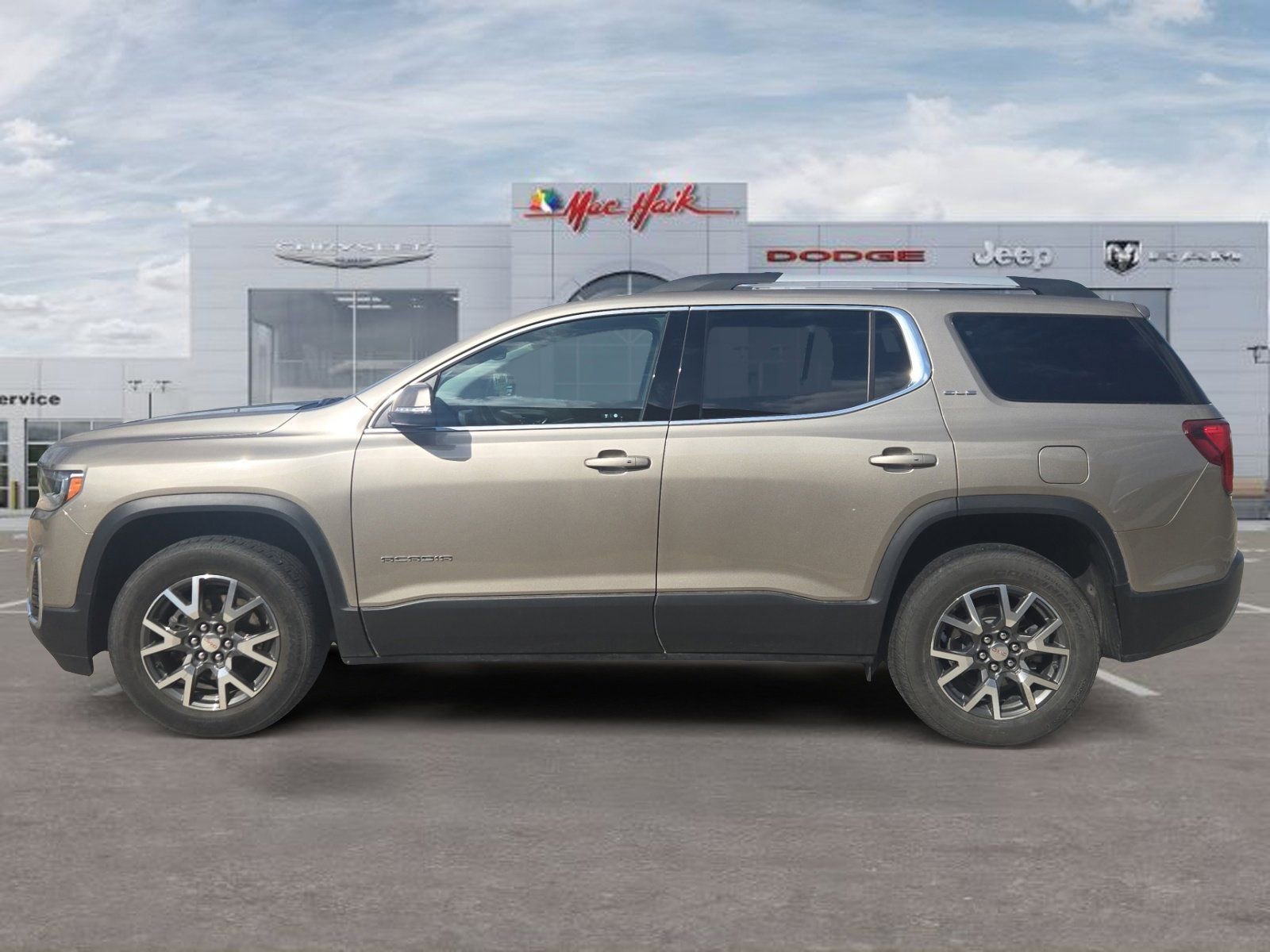 Used 2023 GMC Acadia SLE w/ Driver Convenience Package FWD image 2