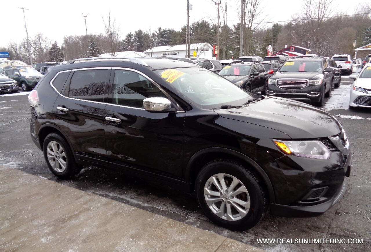Used 2015 Nissan Rogue SV image 2