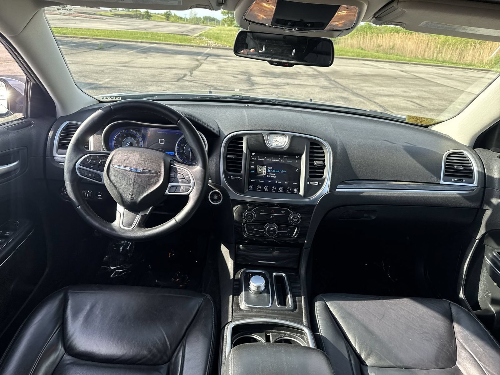 Used 2017 Chrysler 300 Limited RWD image 11
