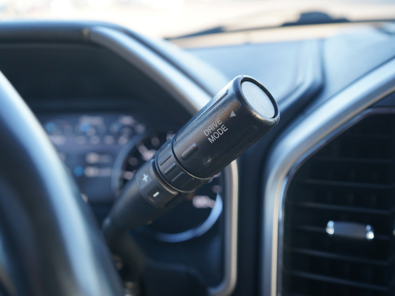 Used 2022 Ford F350 Platinum w/ FX4 Off-Road Package image 22