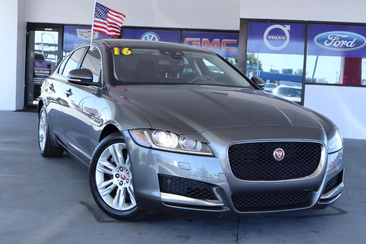 Used 2017 Jaguar XF Premium image 2