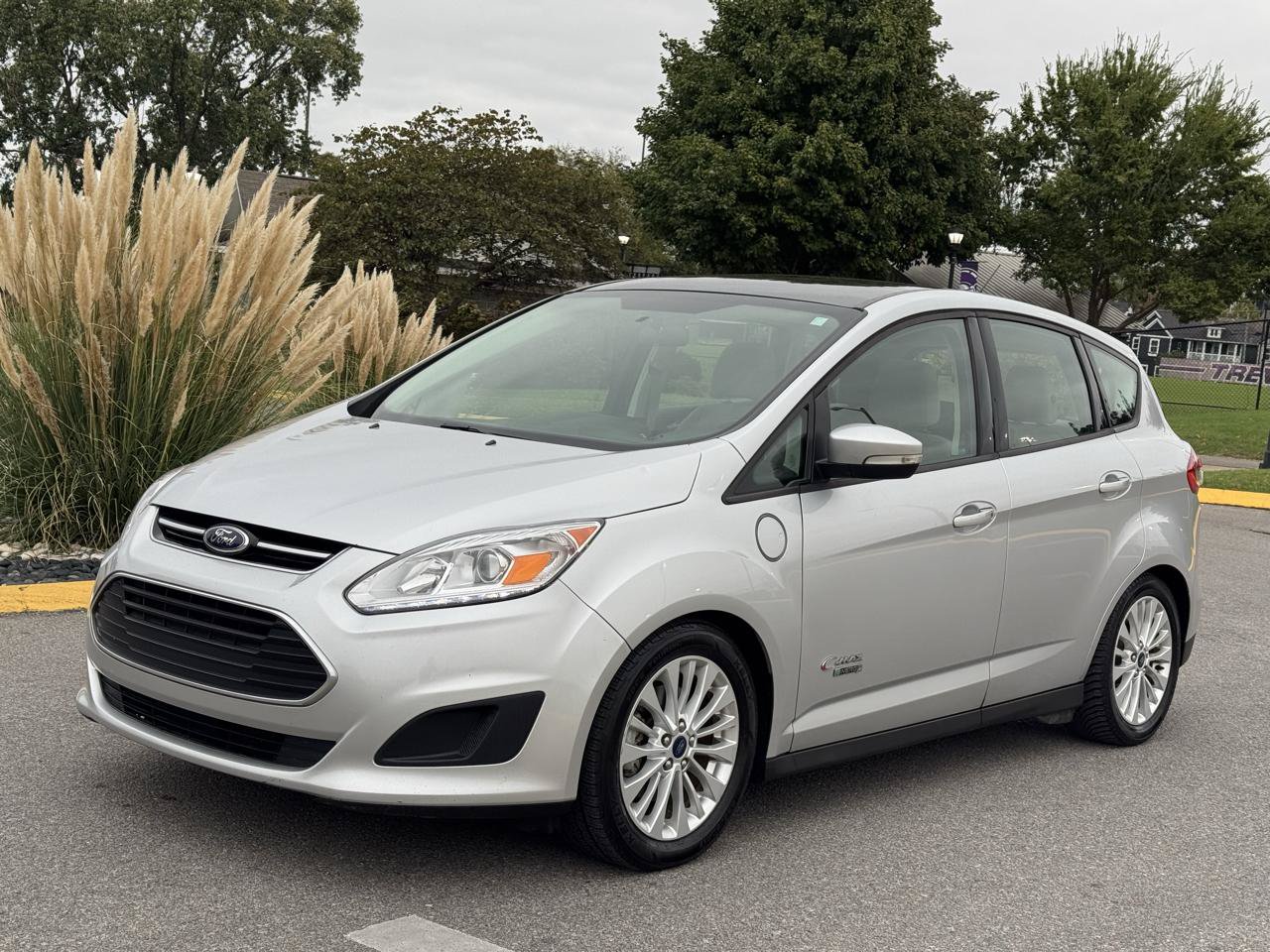Used 2017 Ford C-MAX Energi SE w/ Equipment Group 401A FWD image 4