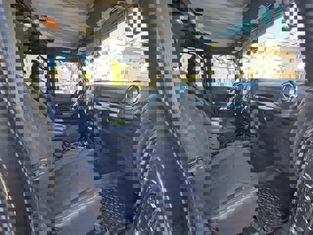 Used 2017 Jeep Wrangler Unlimited Rubicon w/ Connectivity Group image 37