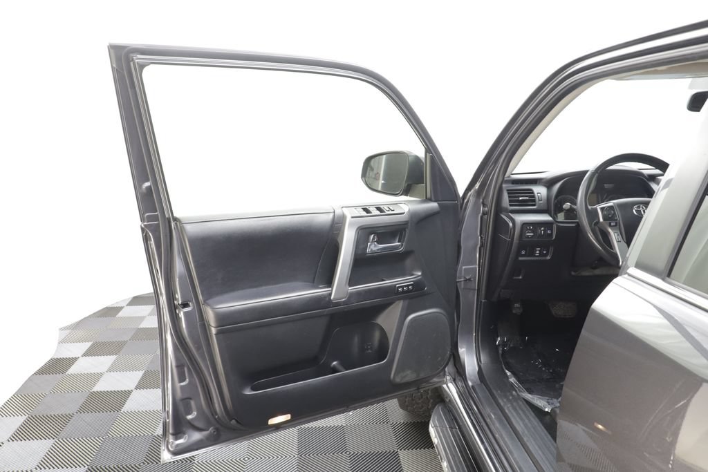 Used 2023 Toyota 4Runner Limited AWD/4WD image 5