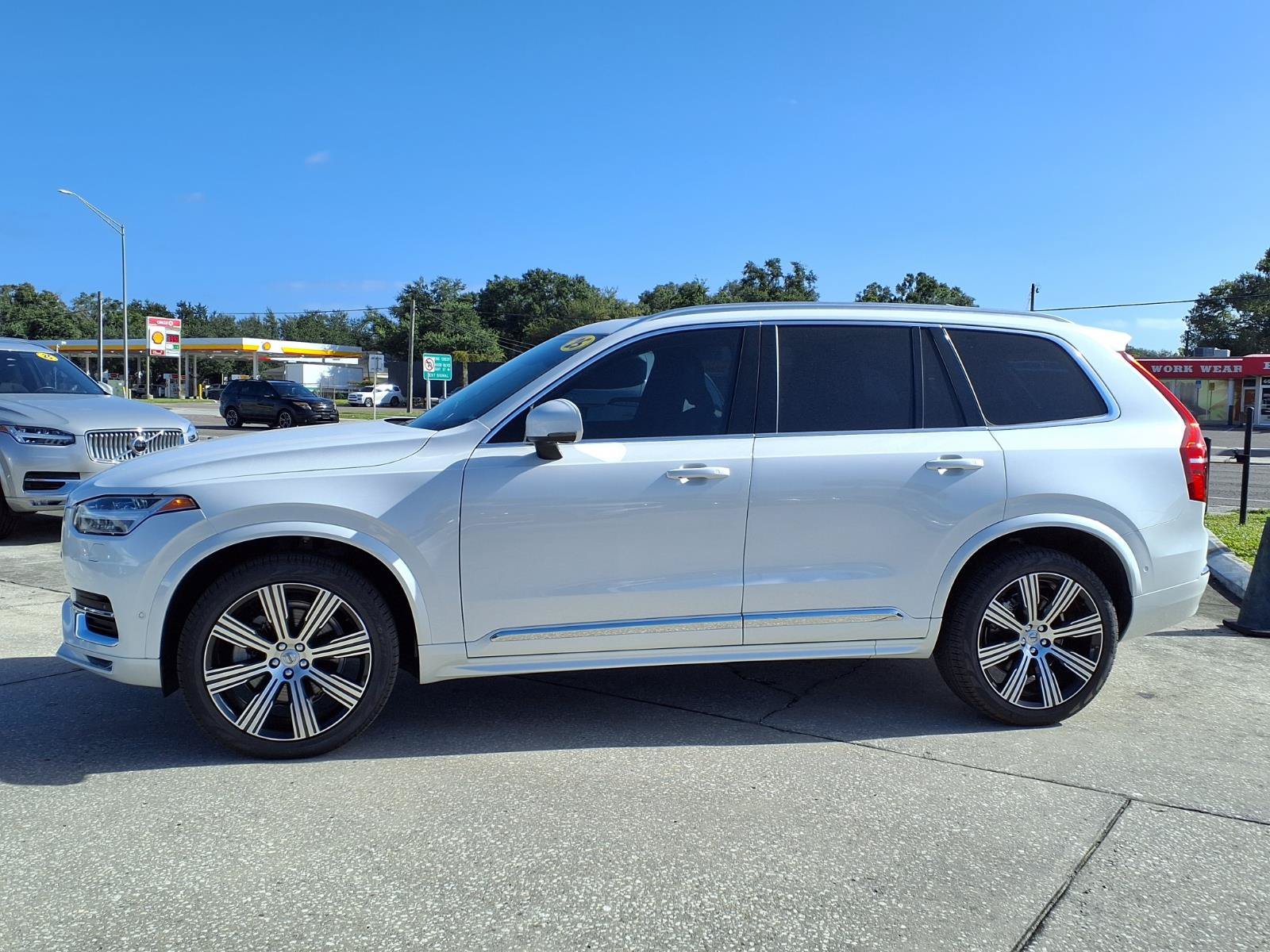 Certified 2025 Volvo XC90 B6 Ultra w/ Protection Package AWD/4WD image 4