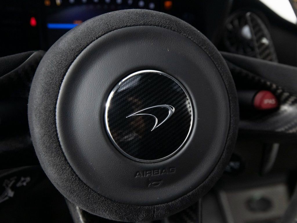 Used 2015 McLaren P1 image 34