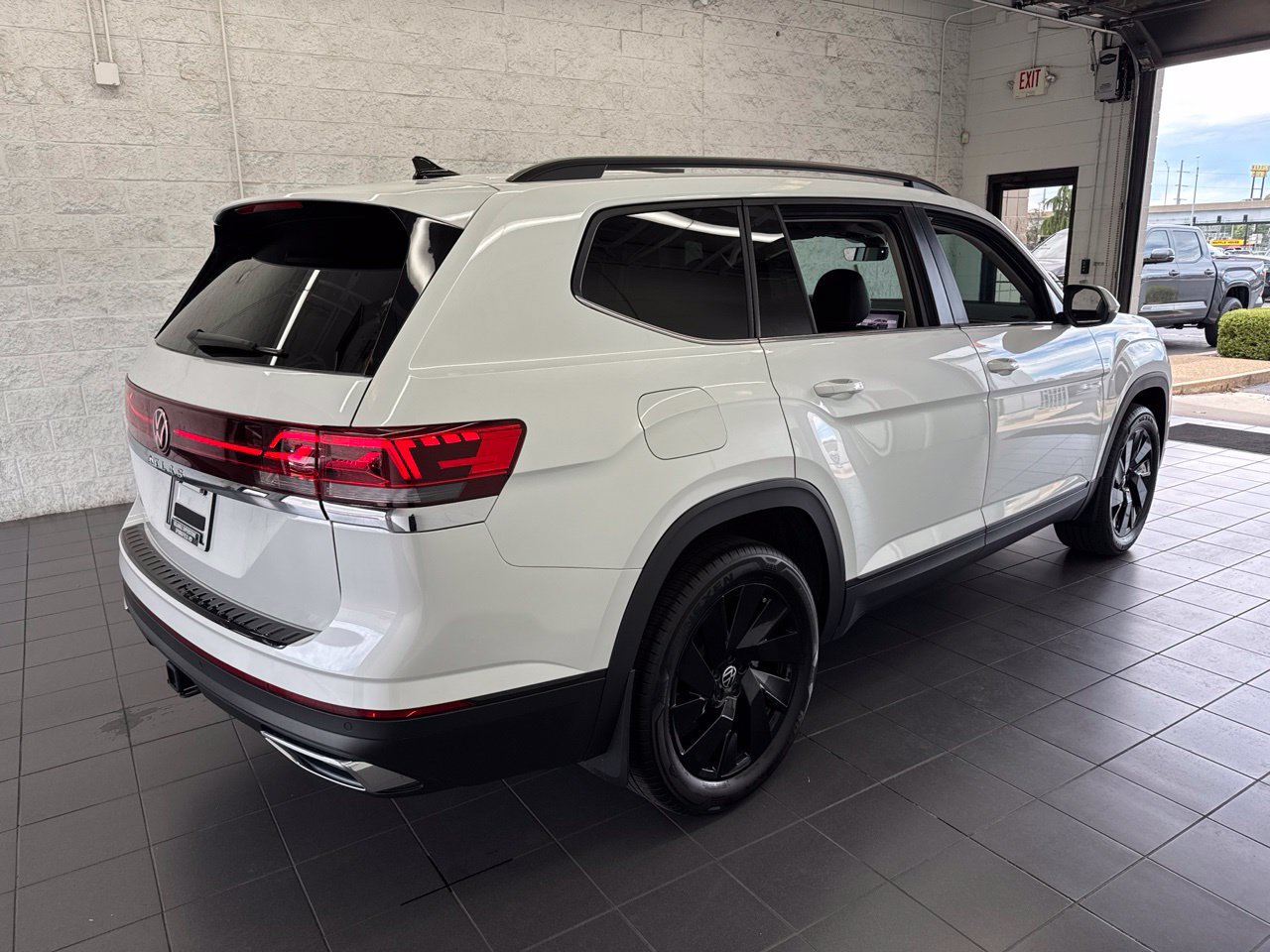 Used 2026 Volkswagen Atlas SE FWD image 8