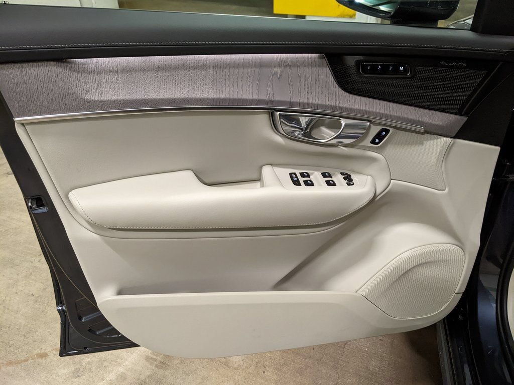 New 2026 Volvo XC90 T8 Ultra w/ Protection Package Premier AWD/4WD image 9