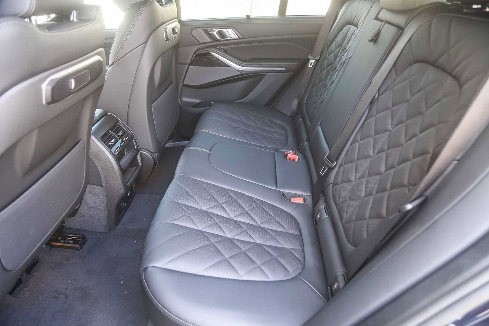 Used 2026 BMW X5 sDrive40i w/ M Sport Package image 15