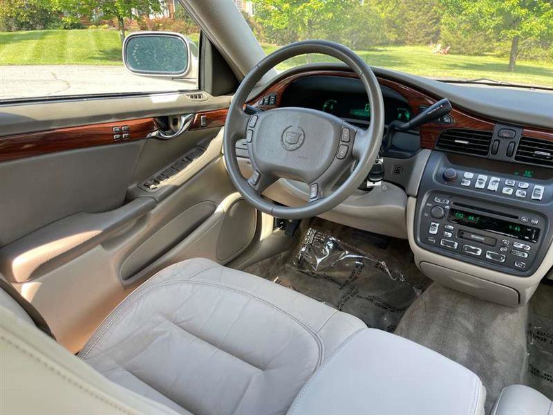 Used 2003 Cadillac De Ville w/ Comfort & Convenience Package FWD image 9