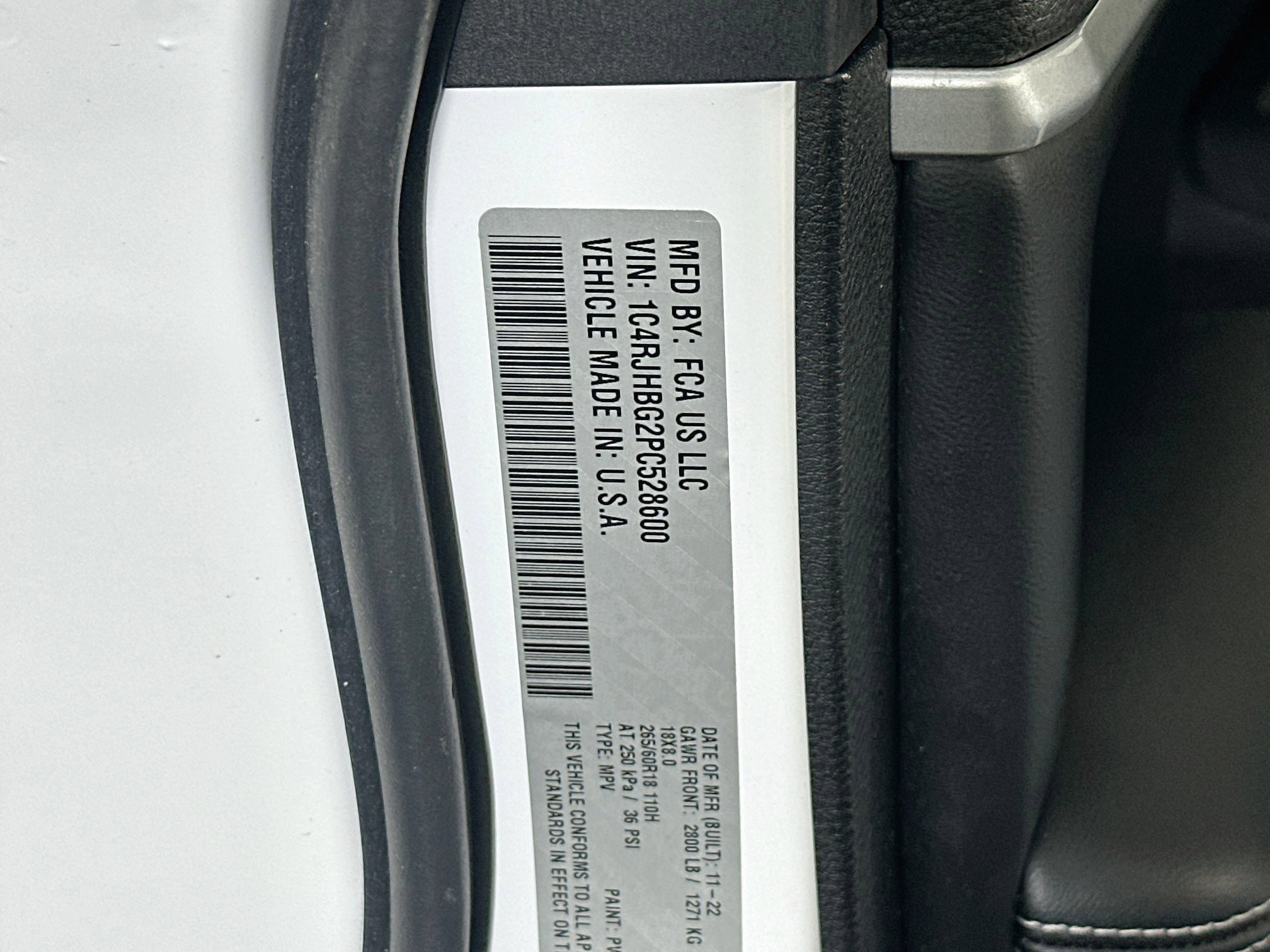 Used 2023 Jeep Grand Cherokee Limited AWD/4WD image 12
