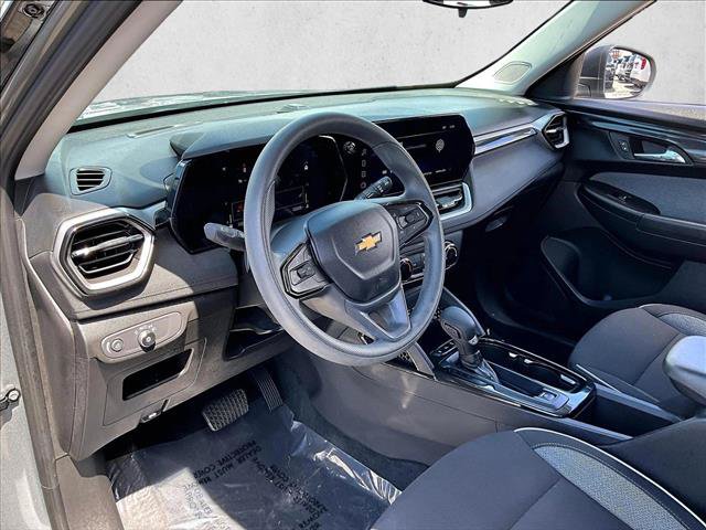 Used 2025 Chevrolet TrailBlazer LS FWD image 13