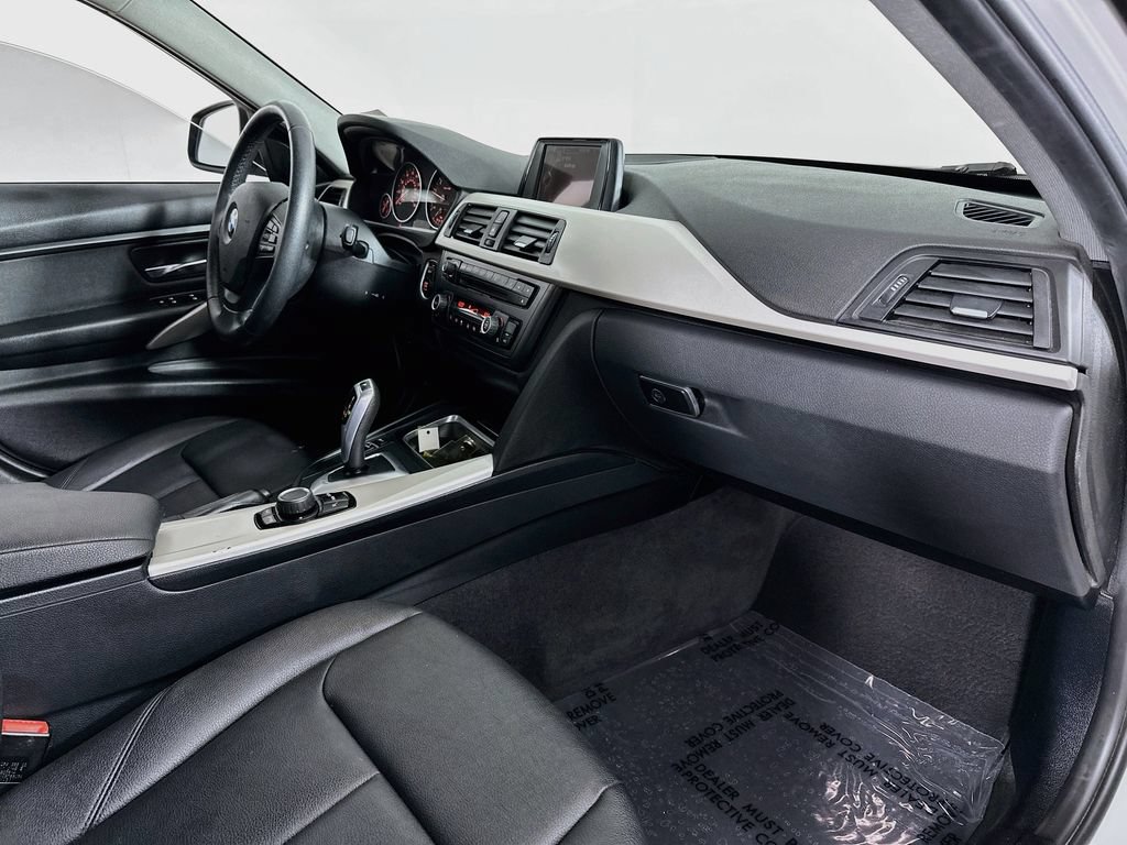 Used 2015 BMW 320i Sedan RWD image 27