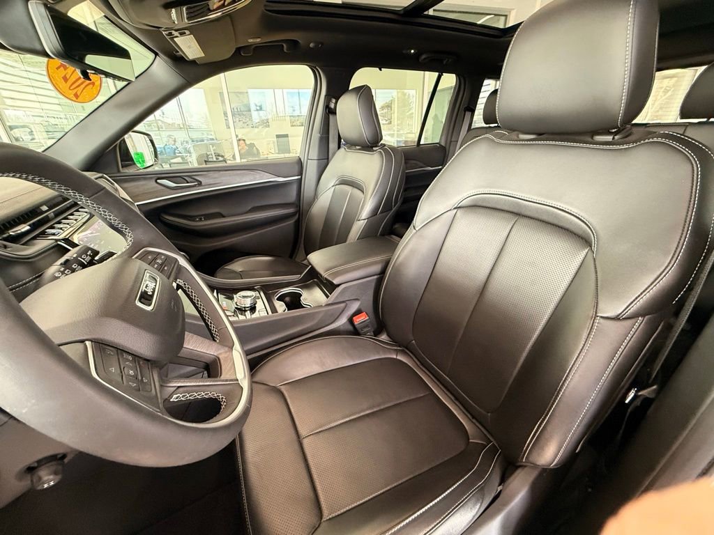 Used 2024 Jeep Grand Cherokee Limited 4xe w/ Luxury Tech Group II image 16