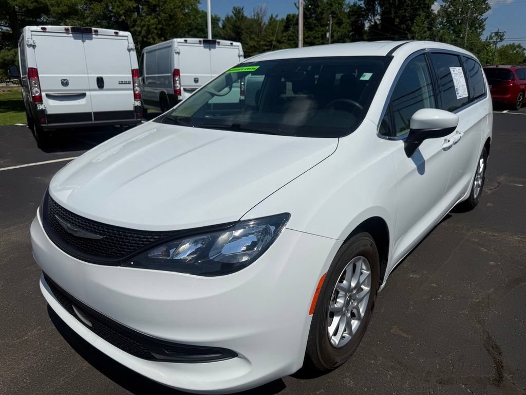 Used 2023 Chrysler Voyager LX FWD video 2