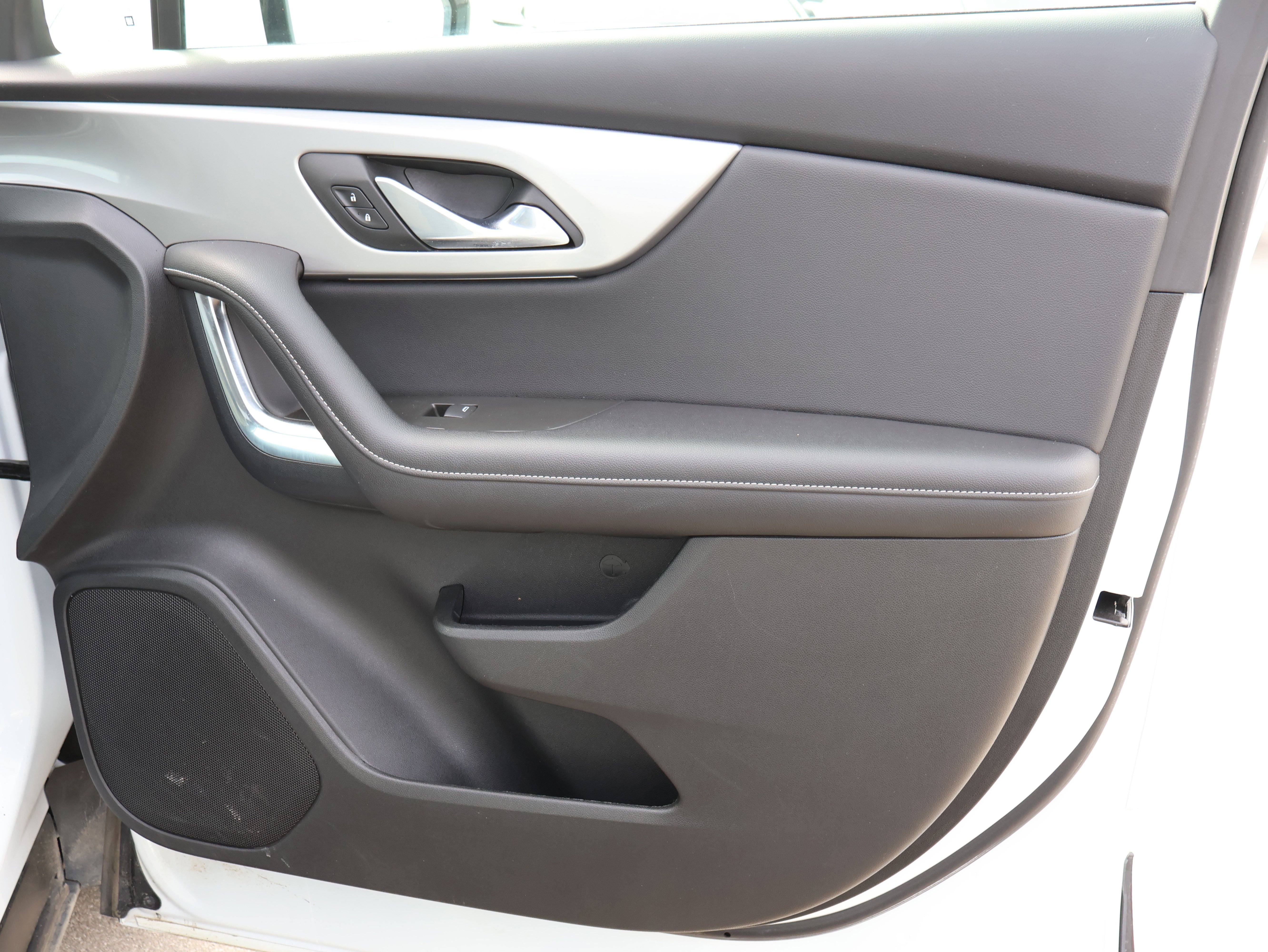 Used 2025 Chevrolet Blazer LT image 9