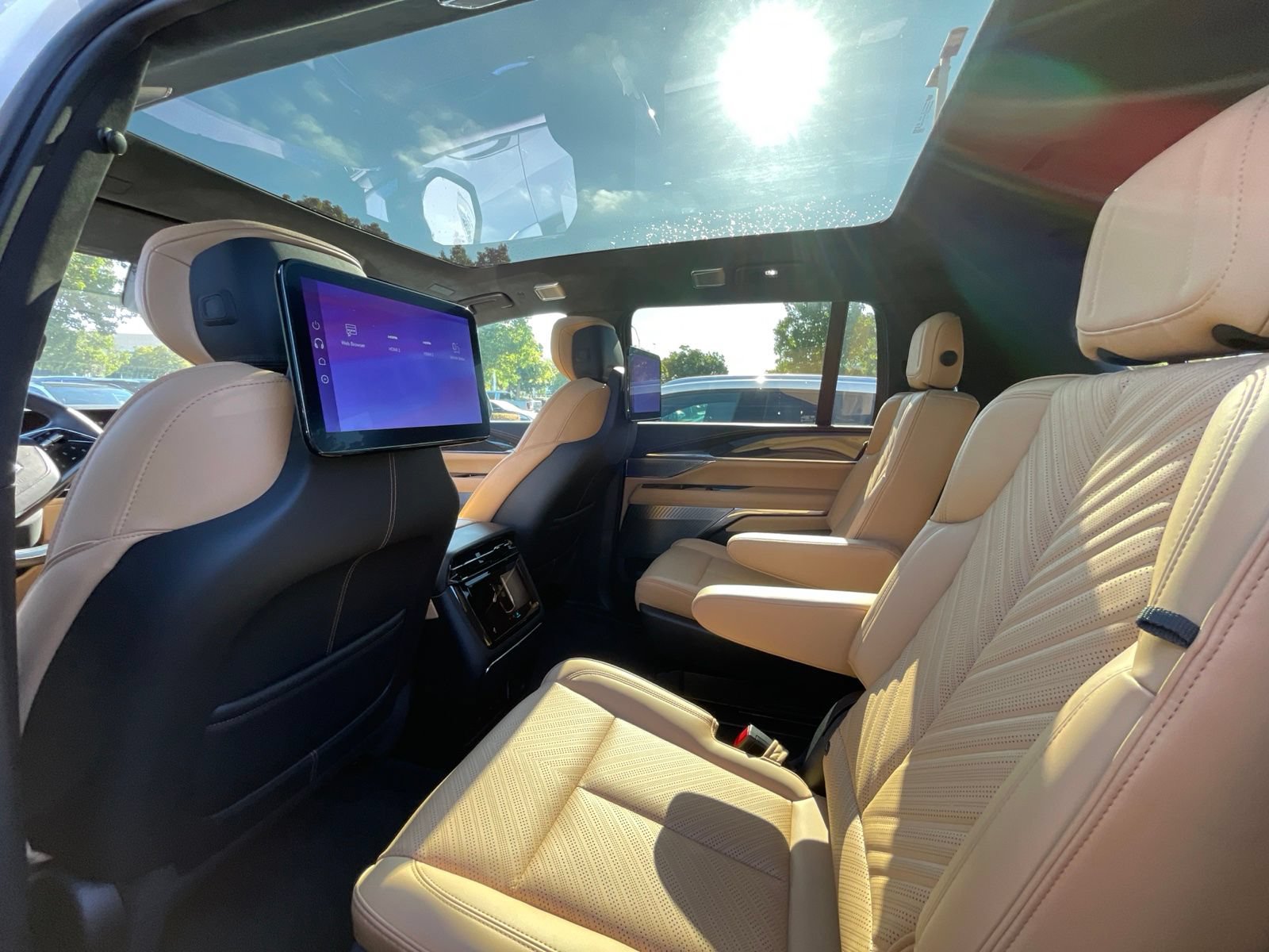Certified 2026 Cadillac Escalade IQL Sport 2 AWD/4WD image 4