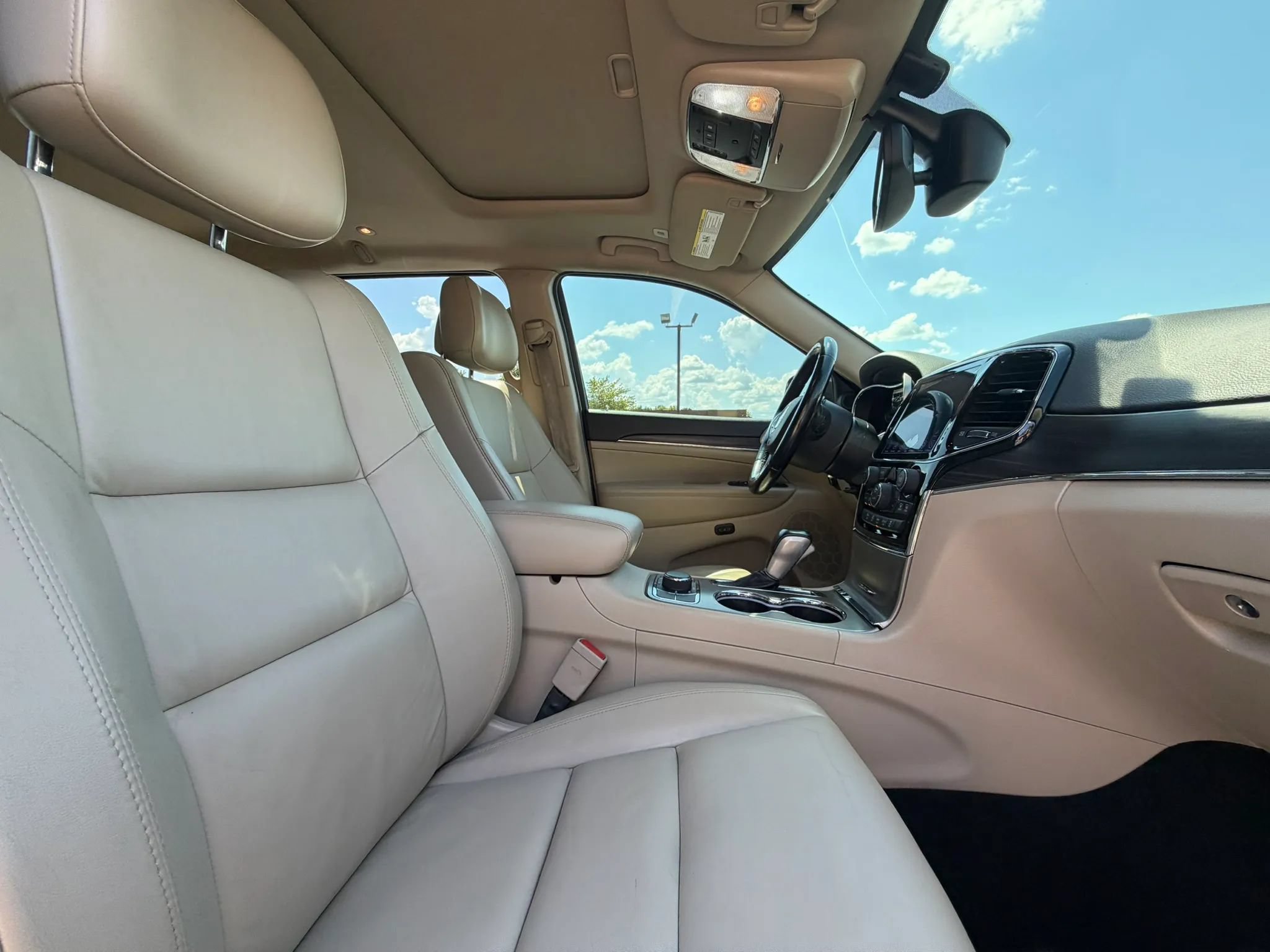 Used 2020 Jeep Grand Cherokee Limited AWD/4WD image 25