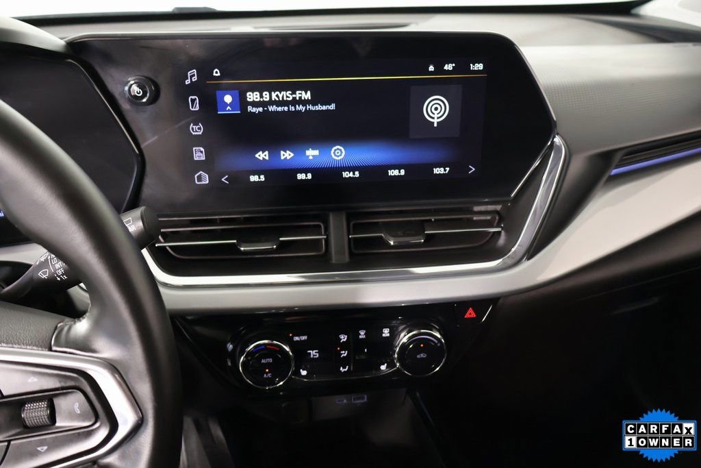 Used 2025 Chevrolet Trax LT w/ LT Convenience Package image 5