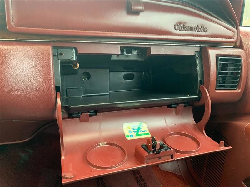 Used 1992 Oldsmobile Custom Cruiser image 33