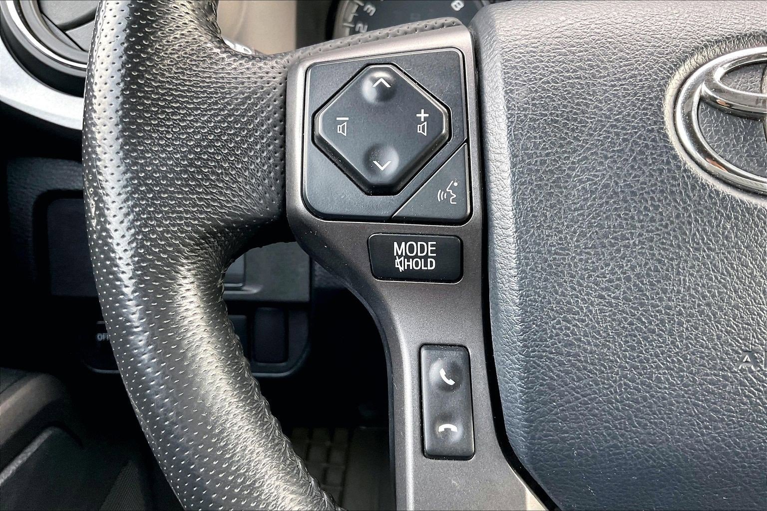 Used 2019 Toyota Tacoma TRD Off-Road image 10