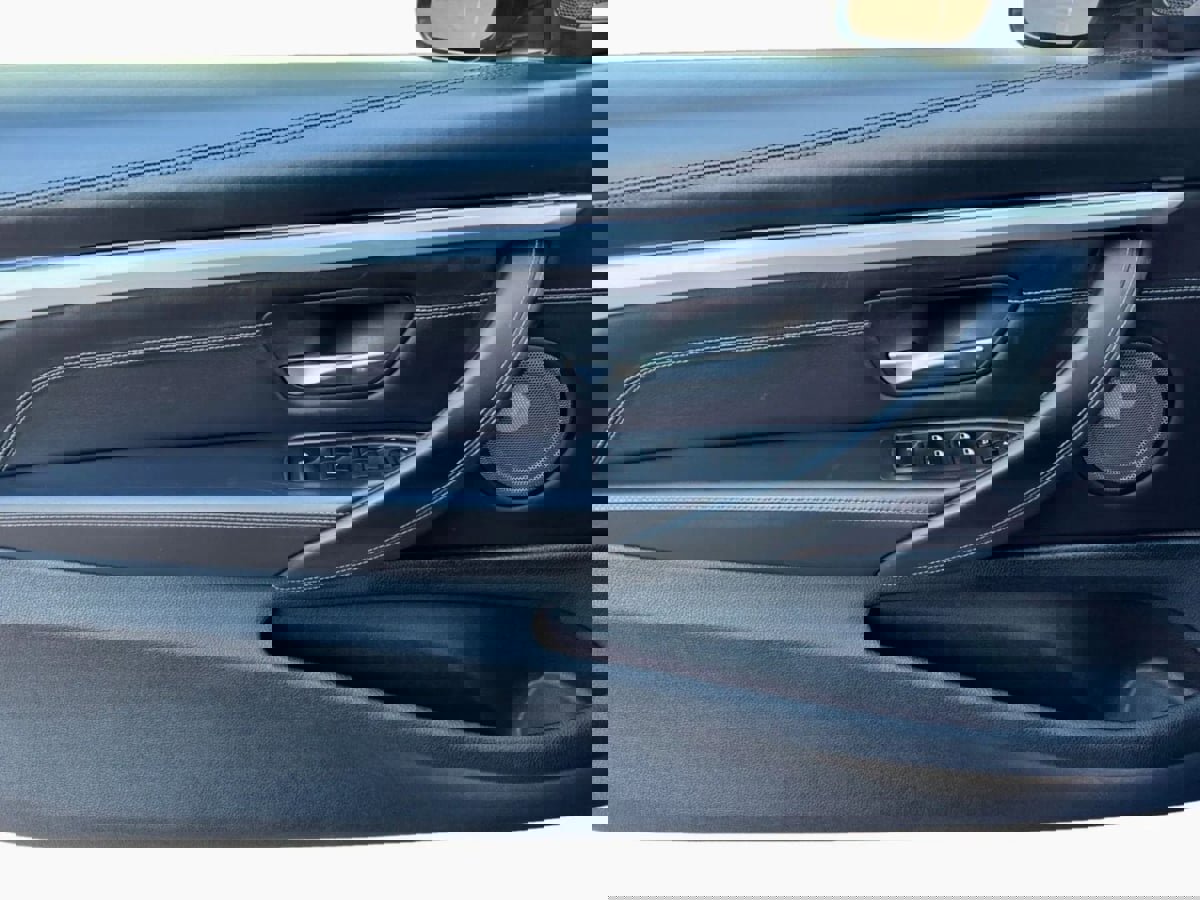 Used 2016 BMW M4 Convertible image 17