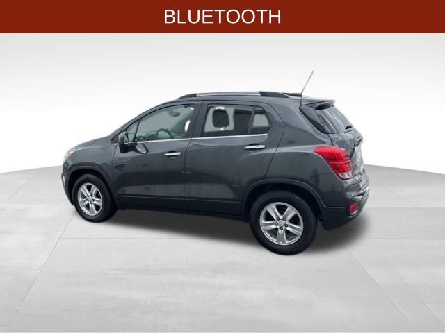Used 2017 Chevrolet Trax LT w/ LT Convenience Package image 4