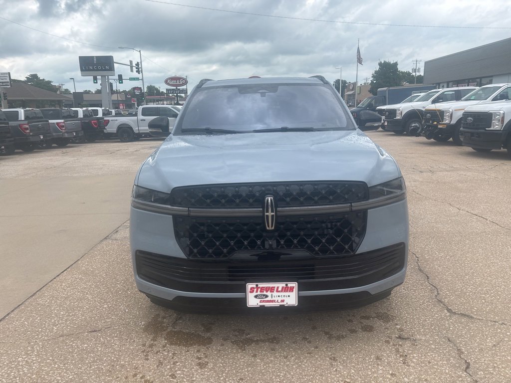 New 2025 Lincoln Navigator Reserve w/ Jet Appearance Package image 3