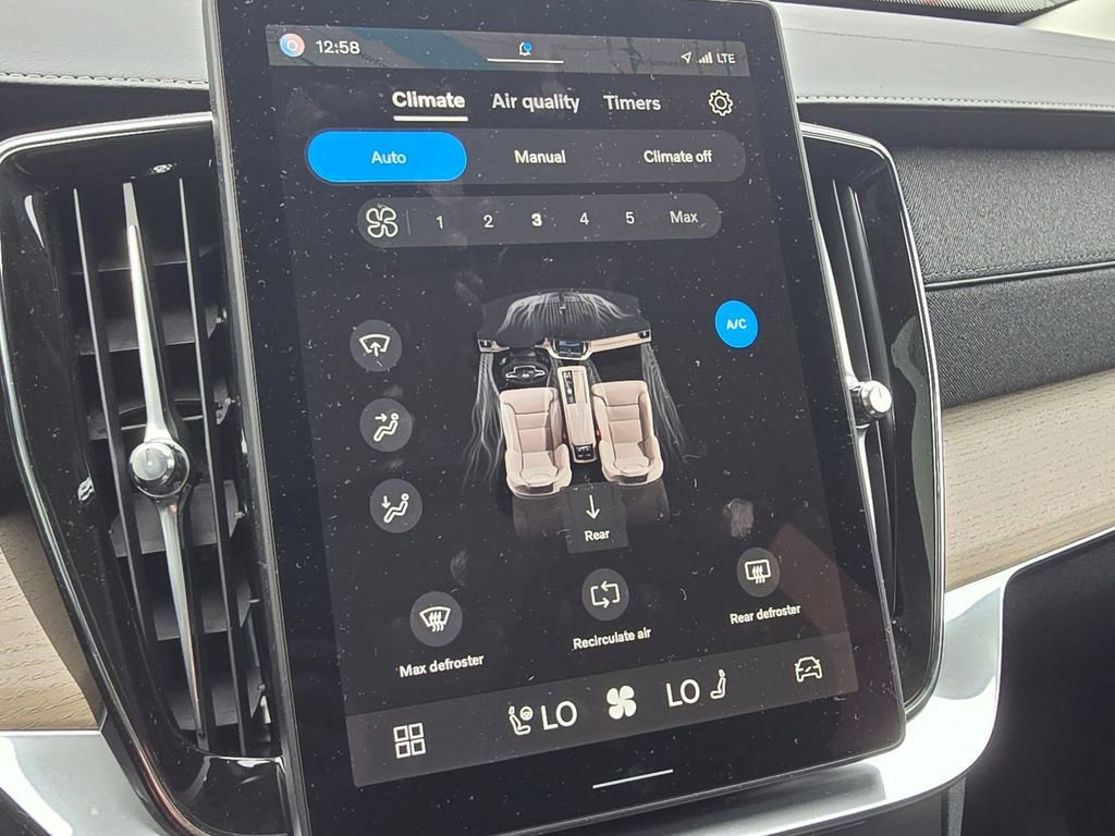 New 2025 Volvo XC90 B5 Plus w/ Protection Package Premier image 29