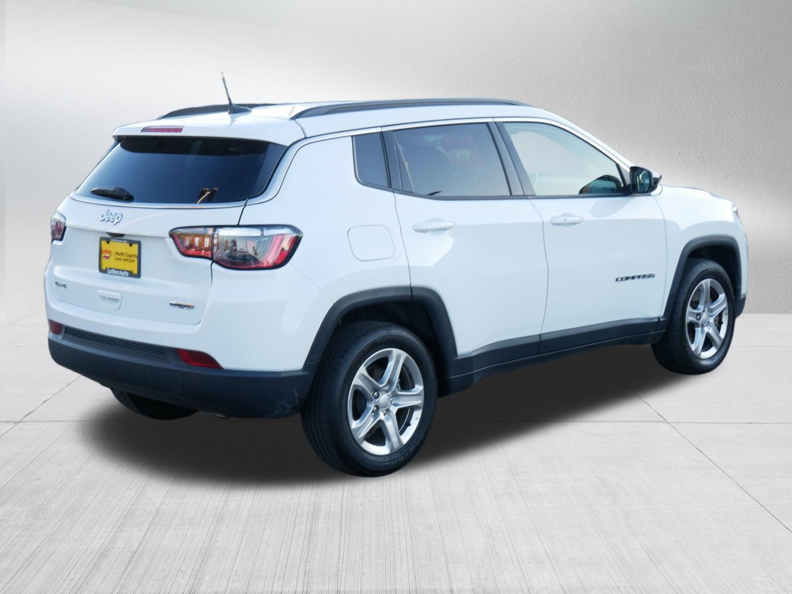 Used 2024 Jeep Compass Latitude image 7