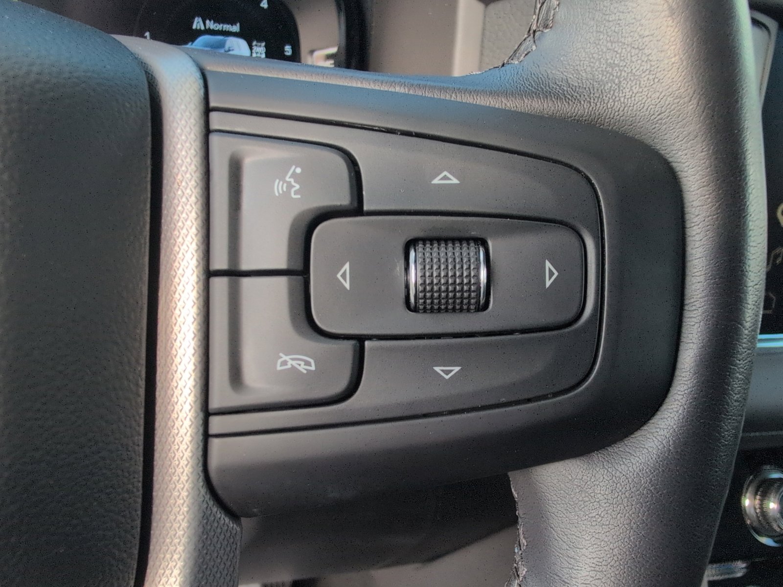 Used 2024 GMC Yukon Denali w/ Advanced Technology Package image 28