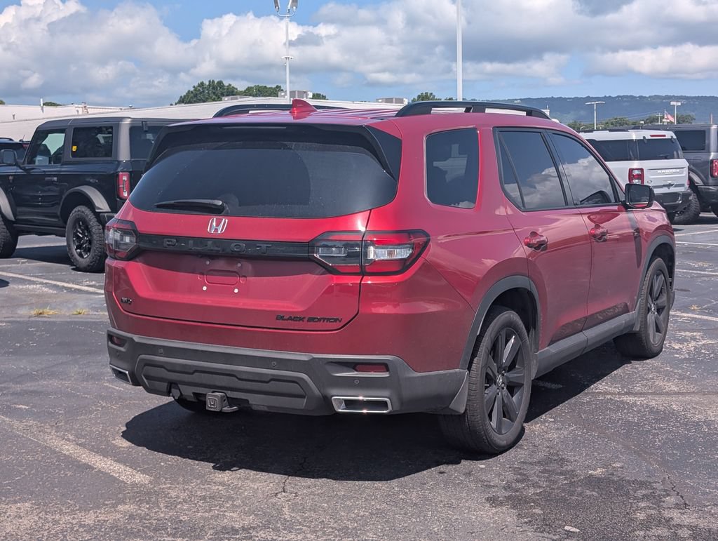 Used 2025 Honda Pilot Black Edition image 3