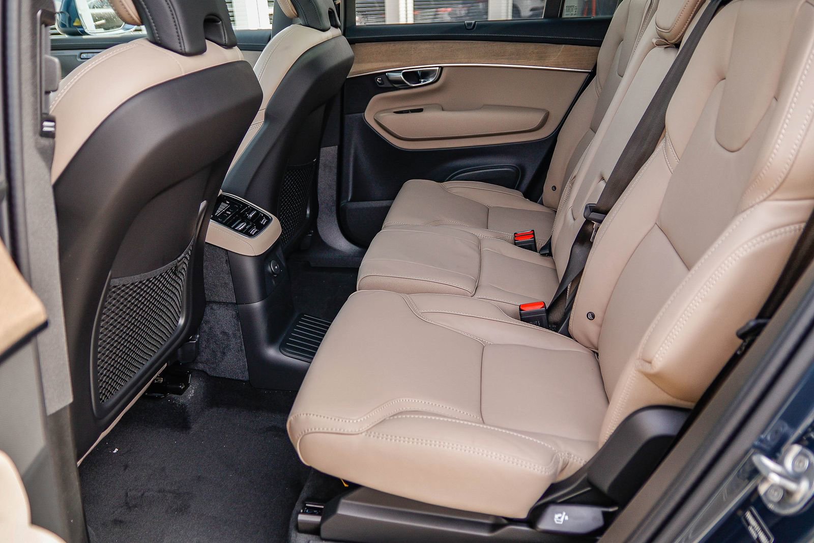 New 2026 Volvo XC90 T8 Ultra w/ Protection Package Premier image 18