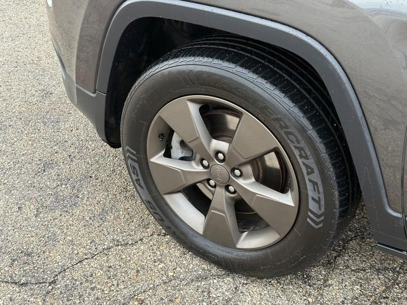 Used 2017 Jeep Cherokee Latitude w/ Comfort/Convenience Group image 10