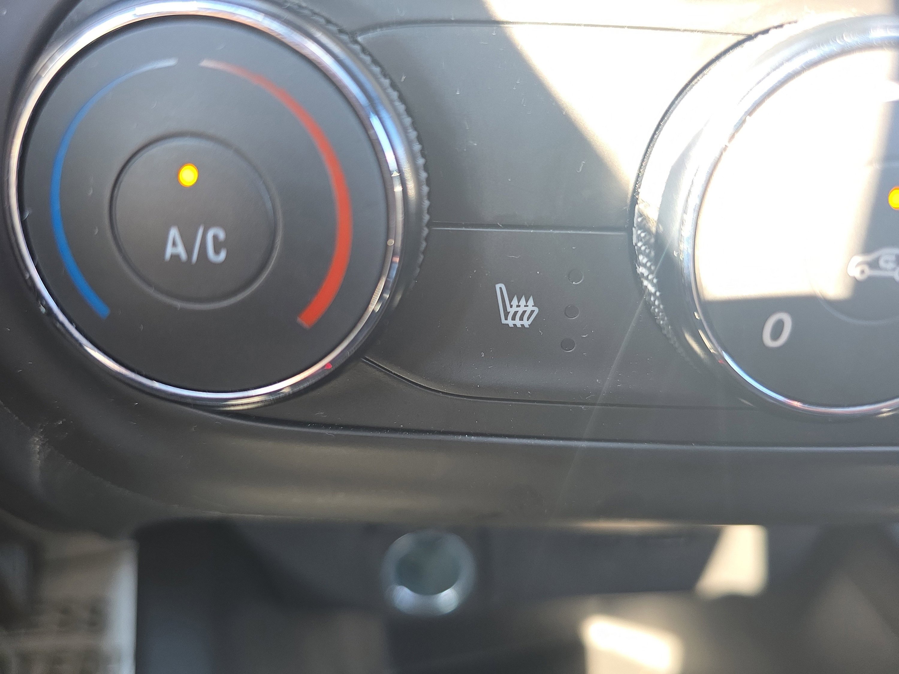 Used 2024 Chevrolet Trax RS w/ Sunroof Package FWD image 29