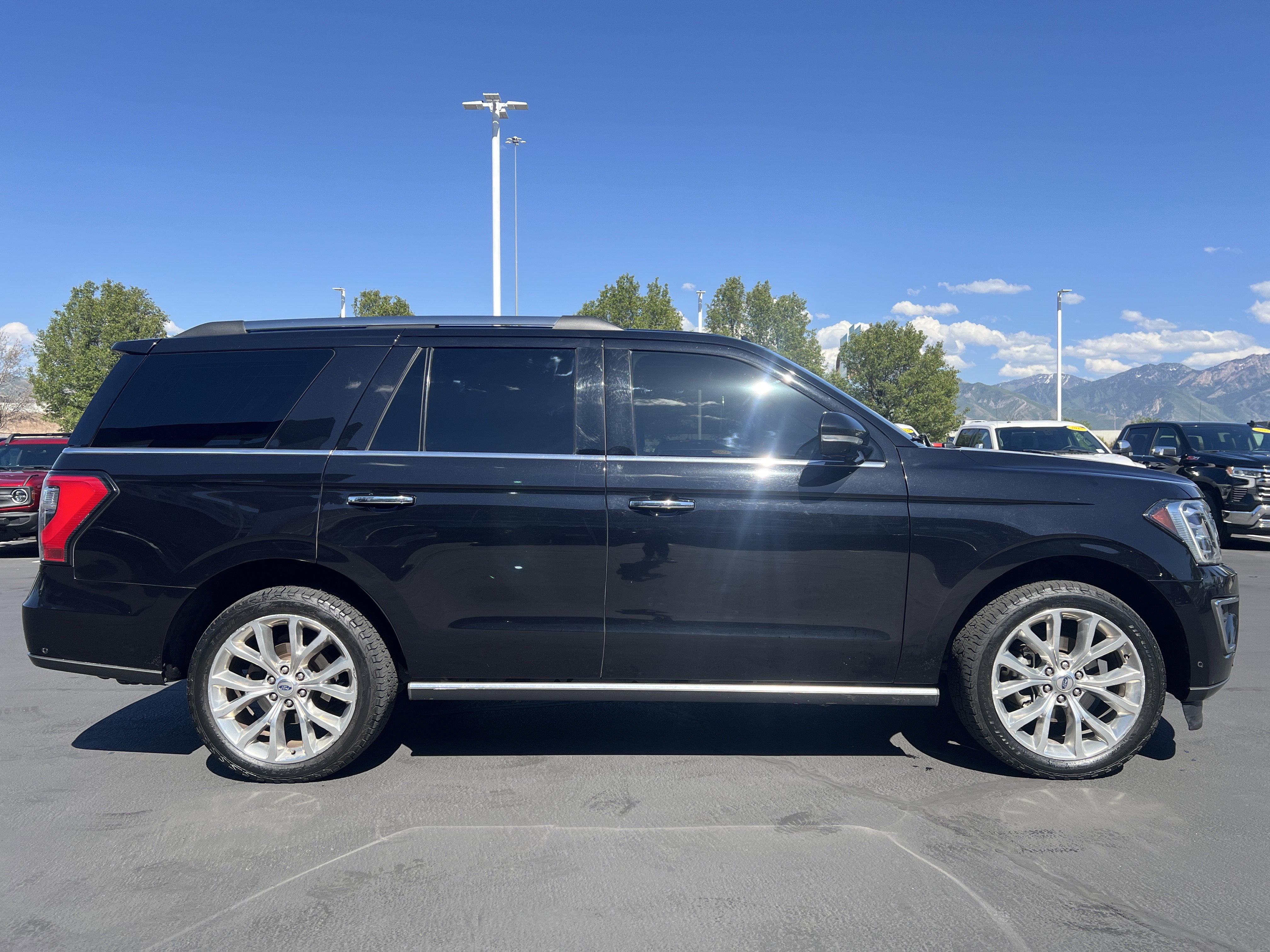 Used 2019 Ford Expedition Limited w/ Equipment Group 302A AWD/4WD image 6