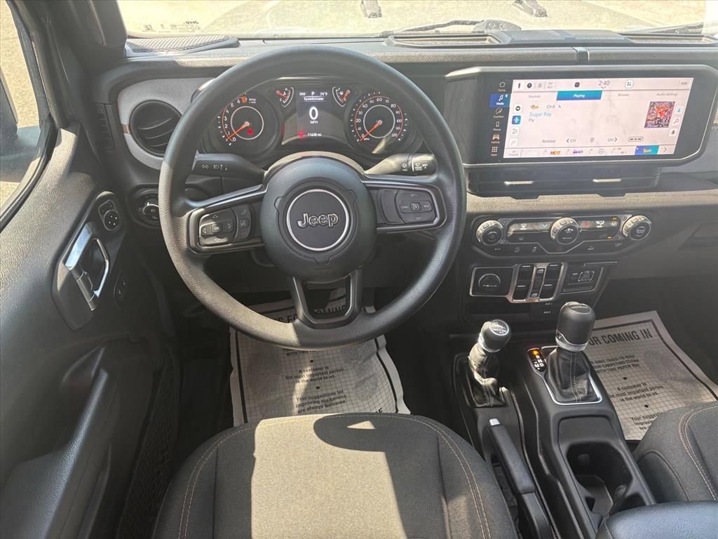 Used 2025 Jeep Gladiator Sport AWD/4WD image 3