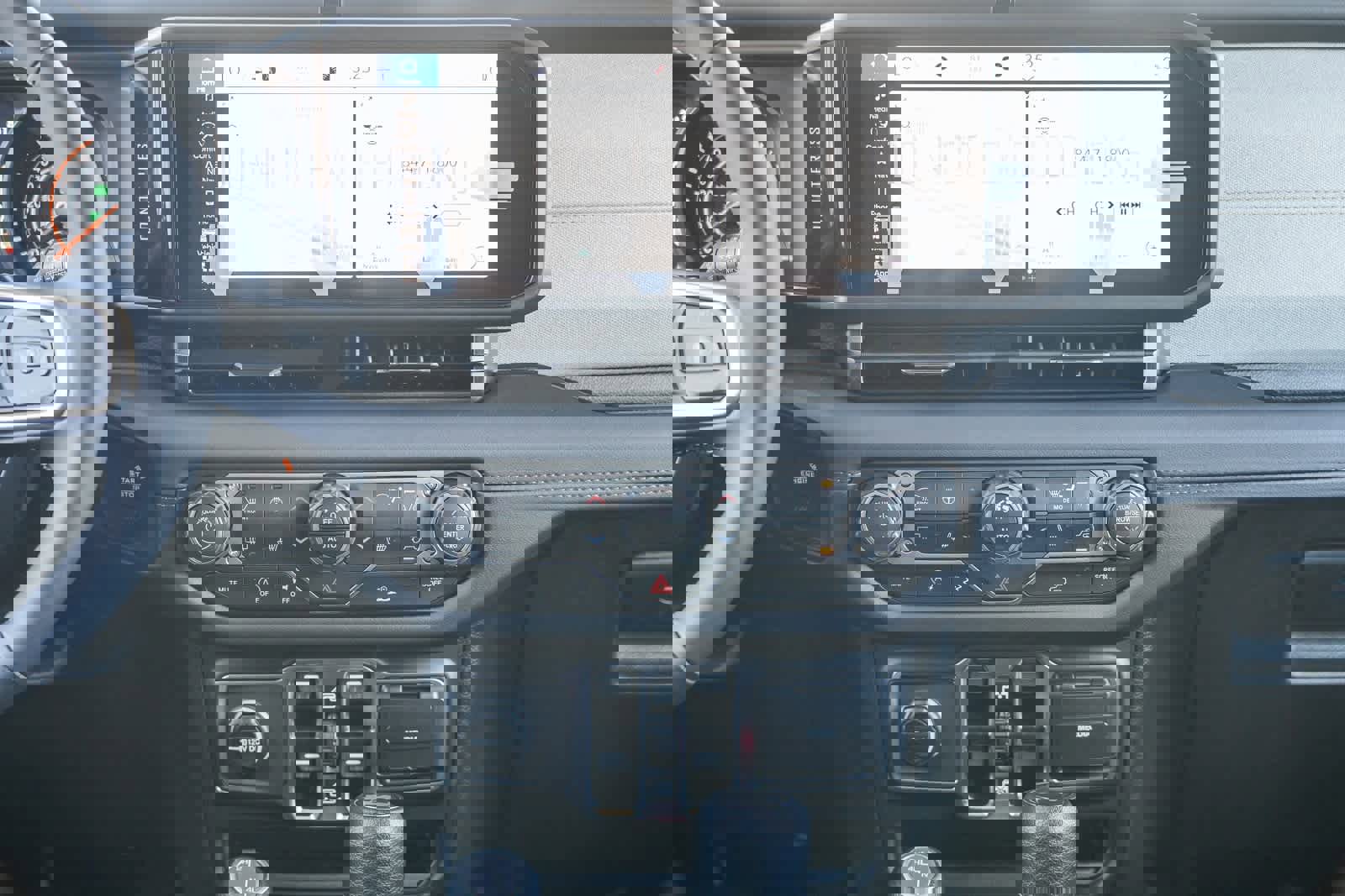 New 2025 Jeep Wrangler Sahara w/ Technology Group image 15