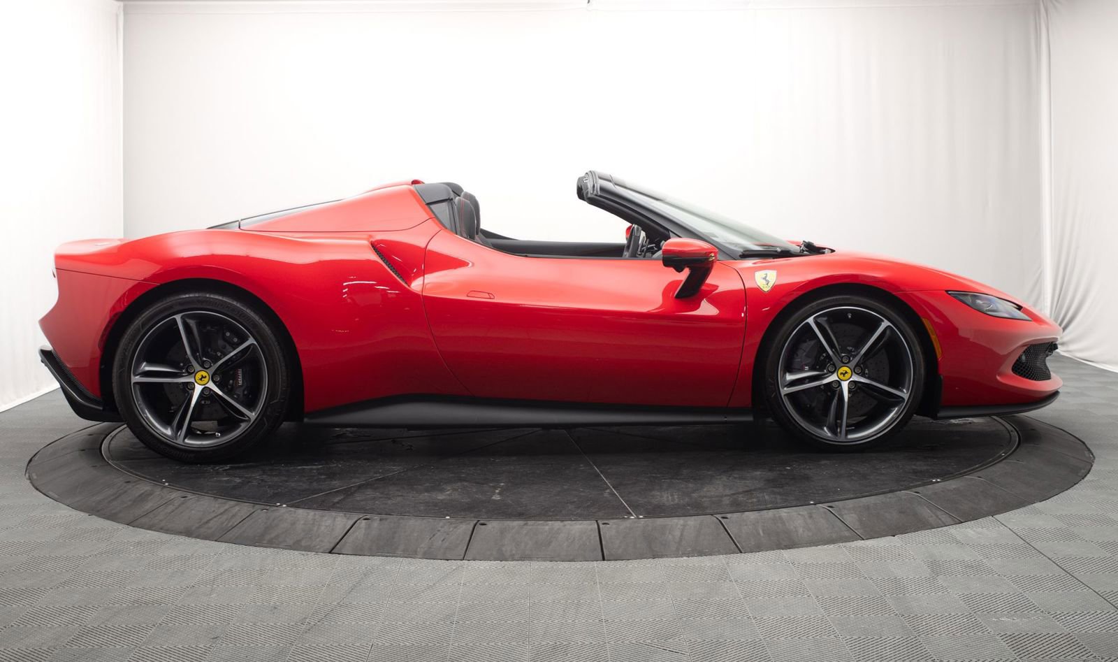 Used 2025 Ferrari 296 GTS RWD image 3