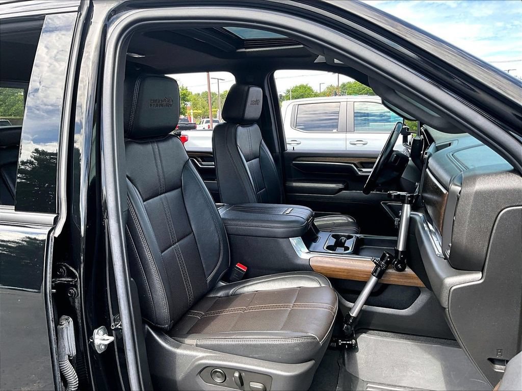 Used 2024 Chevrolet Silverado 2500 High Country w/ Midnight Edition AWD/4WD image 11