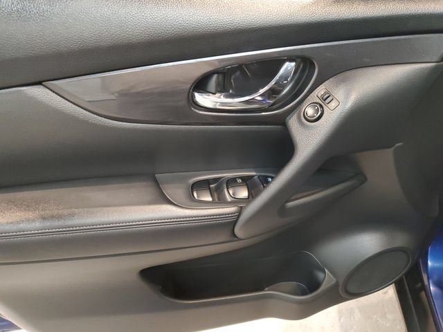 Used 2017 Nissan Rogue S AWD/4WD image 12