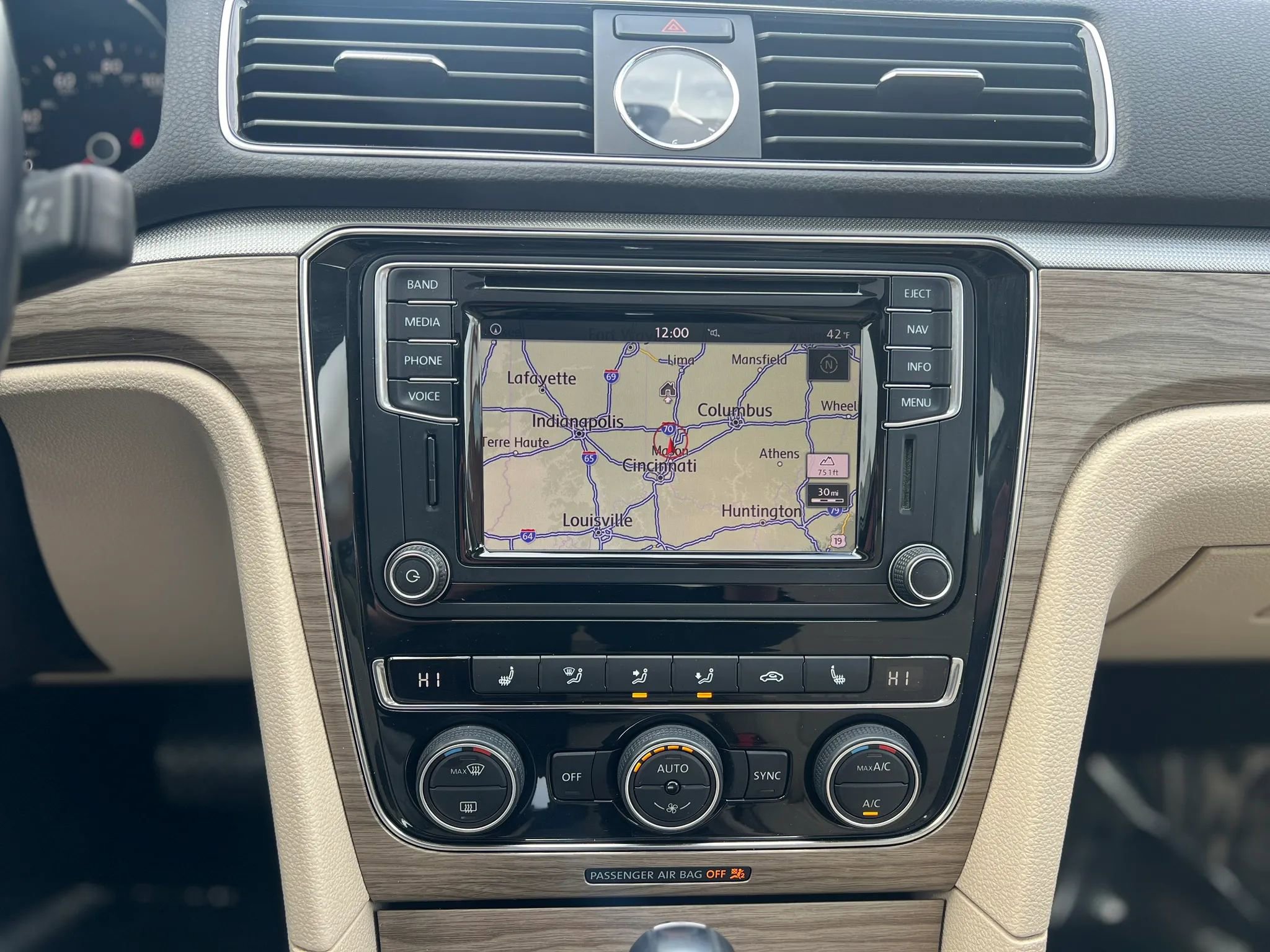 Used 2017 Volkswagen Passat 1.8T SE image 26